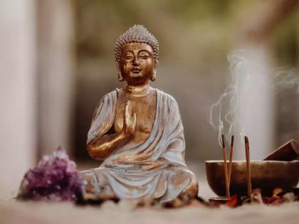 'Forget the past, the future awaits you' says Lord Buddha! | 'भूतकाळ विसरा, भविष्य तुमची वाट बघतंय' सांगताहेत भगवान बुद्ध!