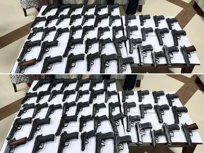 An Indian couple that arrived from Vietnam was nabbed and 45 guns worth over Rs 22 lakh from two trolley bags seized | भारतीय कपल परदेशात फिरून परतलं, घेऊन आले ४५ बंदुका, अधिकाऱ्यांचे डोळेच फिरले!    