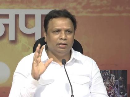 Then why was there a queue of Amrathi developers Ashish Shelar asked Jitendra Awhad | ...तेव्हा अमराठी विकासकांची रांग का होती?, आशिष शेलारांचा जितेंद्र आव्हाडांना सवाल