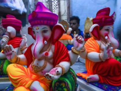 ganesh murti making turnover of billions in pen this year Lakhs of Ganesha idols sent to the country and abroad | बाप्पा पावला! पेणमध्ये यंदा कोट्यवधींची उलाढाल; लाखो गणेशमूर्ती देश-विदेशात रवाना