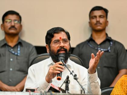 All roads in Mumbai will made in concrete within a year Potholes will not be found announced Chief Minister eknath Shinde | मुंबईतील सर्व रस्ते वर्षभरात काँक्रिटचे; खड्डे शोधून सापडणार नाही, मुख्यमंत्री शिंदे यांची घोषणा