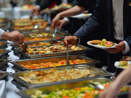 Do you know the story of the buffet read here in detail | पंगतीला हद्दपार करणाऱ्या 'बुफे'ची कहाणी माहित्येय का? नक्की वाचा...