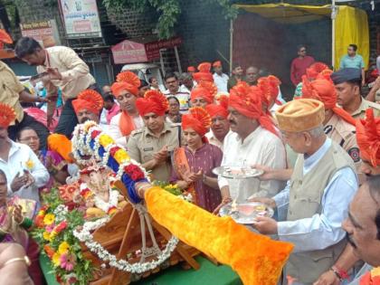 Kolhapur the procession started with Ganesh Pujan of Tukaram Mali Taleem ganpati | कोल्हापुरात मानाच्या ‘तुकाराम माळी तालीम’च्या गणेशपुजनाने मिरवणूकीस प्रारंभ