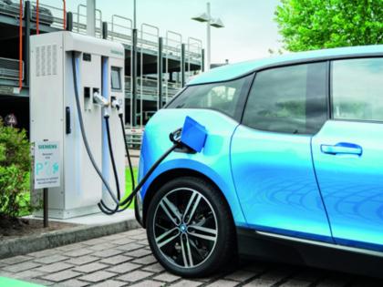 how to convert your petrol or diesel cars into an electric vehicle retrofit cost in india | पेट्रोल-डिझेलची कार इलेक्ट्रिक केल्यानं फायदा होईल की बसेल दंड? जाणून घ्या...