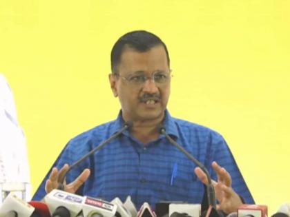 assembly elections 2022 aap national convenor arvind kejriwal in ahmedabad attacks on bjp | 'मोदीजी मागच्या दारानं सोनिया गांधींना पंतप्रधान बनवताहेत', अरविंद केजरीवाल असं का म्हणाले? वाचा...