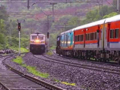 Ajani railway bridge is playing with many lives every day Traffic jams ambulances get stuck | अजनी रेल्वे पुलावर रोज होतो अनेकांच्या जीविताशी खेळ; वाहतुकीची कोंडी, ॲम्ब्युलन्स अडकून पडतात