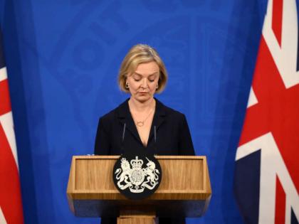 Liz Truss resigns as the Prime Minister of the United Kingdom | BREAKING Liz Truss Resignation: ब्रिटनमध्ये पुन्हा सरकार कोसळलं! पंतप्रधान Liz Truss यांचा अवघ्या ४५ दिवसात राजीनामा