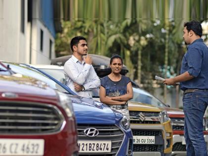 If you go to buy a car ask the dealer these 7 questions Not a loss but a profitable deal | कार खरेदी करायला गेलात तर डीलरला हे ७ प्रश्न नक्की विचारा; तोट्याची नव्हे, तर फायद्याची डील पक्की!