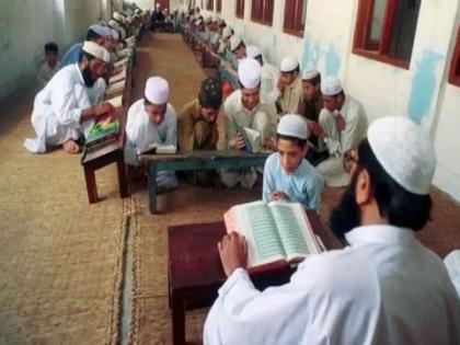 scholarship has been stopped by the central government for madarsa students from 1 to 8th class | मोठी बातमी! मदरशांमध्ये पहिली ते आठवीपर्यंत मिळणाऱ्या स्कॉलरशीपवर केंद्र सरकारची बंदी