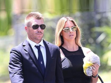 david warner wife candice warner face vile abuse in the adelaide oval test match aus vs wi | डेव्हिड वॉर्नरच्या पत्नीला कसोटी सामन्यादरम्यान लोकांनी घेरलं, मुलींसमोर केली आक्षेपार्ह टिप्पणी; नेमकं काय घडलं?