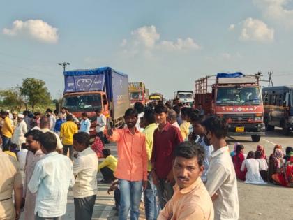 The woman crushed as the tempo backed off; Angry villagers blocked the road | टेम्पो पाठीमागे घेताना महिला चिरडली; संतप्त गावकऱ्यांनी रोखला रस्ता