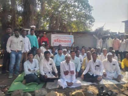 Villagers of Bombali boycott voting for independent Gram Panchayat not one vote Determined to go to Karnataka | स्वतंत्र ग्रामपंचायतीसाठी बोंबळी गावकऱ्यांचा मतदानावर बहिष्कार, एकाचेही मतदान नाही; कर्नाटकात जाण्याचा निर्धार