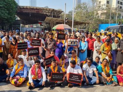 Siddhivinayak Charani MNS Sake MNS Agar Bazaar to Siddhivinayak Temple March for Justice | सिद्धिविनायक चरणी मनसेचे साकडे, न्यायासाठी मनसेचा आगर बाजार ते सिद्धिविनायक मंदिर मोर्चा