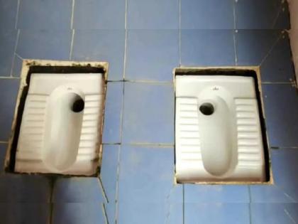 two toilet seats installed in same bathroom in basti panchayati raj officer ordered for action | कहाँ से आते ये लोग! सार्वजनिक शौचालयात एकाच जागेत बसवल्या दोन टॉयलेट सीट, फोटो व्हायरल