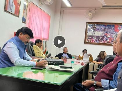 Video of MP of Thackeray Shinde group together in party office in delhi parliament | सभागृहात गोंधळ पण कार्यालयात एकत्र! ठाकरे-शिंदे गटाच्या खासदारांचा Video समोर