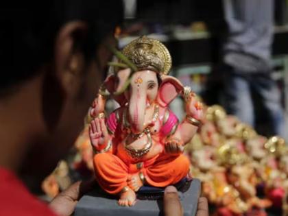 ganesh jayanti Arrival of 350 tonnes of coconut 1864 tonnes of fruits sold | गणपती बाप्पा पावला! ३५० टन नारळाची आवक; १,८६४ टन फळांची विक्री