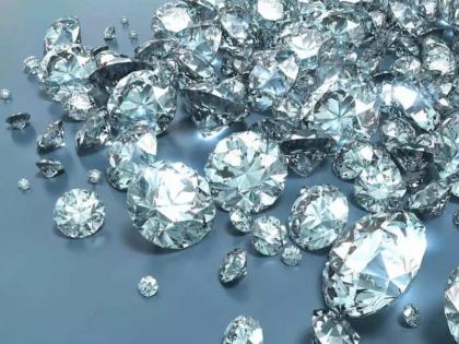 diamond like stone found parichha thermal power plant jhansi executive engineer theft police case lodged up news | कोळशाच्या खाणीत सापडला २ किलोचा हिरा; इंजिनिअरचे डोळे फिरले, मनाचा तोल ढळला अन् झाला भुर्ररर!