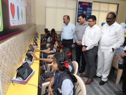 Activity zone with tablet in Navi Mumbai Municipal School, use of modern tools for education | नवी मुंबई महानगरपालिकेच्या शाळेत टॅबलॅबसह ॲक्टीव्हिटी झोन, शिक्षणासाठी अधुनीक साधनांचा वापर