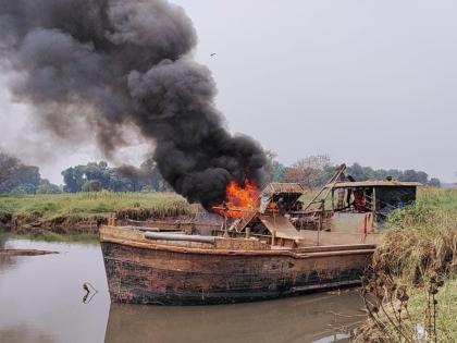 Sand mining along Kopar creek in Dombivli villagers exposed the theft | डोंबिवलीतील कोपर खाडीकिनारी रेती उपसा, ग्रामस्थांनी उघडकीस आणली चोरी