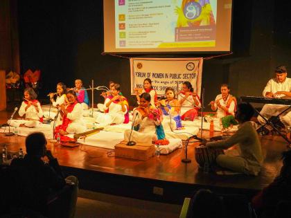 Nadvenu Academy's Flute tunes on Women's Day at Mazgaon Dockyard's WIPS Institute! | माझगाव डॉकयार्डच्या विप्स संस्थेत महिला दिनानिमित्त उमटले नादवेणू अकादमीच्या बासरीचे सूर!