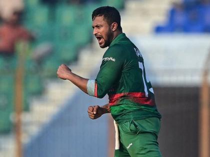 shakib al hasan 5 wickets bangladesh vs ireland t20 match ipl 2023 kkr team | अवघ्या ३ षटकांमध्ये निम्मा संघ बाद; केला वर्ल्ड रेकॉर्ड; IPL आधी शाकिबनं दंड थोपटले! पाहा Video