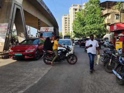 The beautification of Bhiwandi municipality has caused trouble to the citizens along with the traffic police | भिवंडी मनपाच्या सुशोभीकरणाचा वाहतूक पोलिसांसह नागरिकांना त्रास