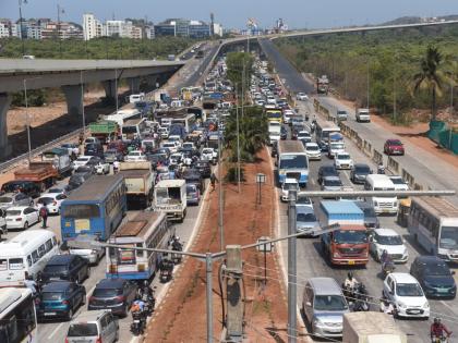 Tourists and students were stuck due to traffic jam in Panjit | पणजीत वाहतूक कोंडीमुळे पर्यटक, विद्यार्थी लटकले