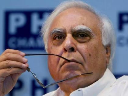 Congress must be at the center of anti BJP alliance says Kapil Sibal | भाजपविरोधी आघाडीच्या केंद्रस्थानी काँग्रेसच आवश्यक; कपिल सिब्बल यांचे मत