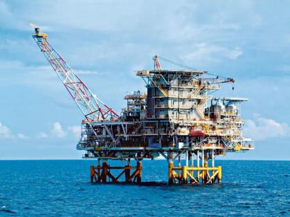 Four new oil and gas exploration wells offshore Mumbai Conditional permission of CRZ | मुंबईच्या समुद्रात चार नव्या तेल-वायू शोध विहिरी; सीआरझेडची सशर्त परवानगी