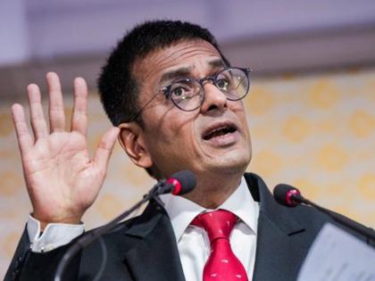 cji dy chandrachud got angry on the lawyer said dont play with my authority know the whole matter | सरन्यायाधीश भडकले; वकिलाला यथेच्छ खडसावले...म्हणाले १७ म्हणजे १७