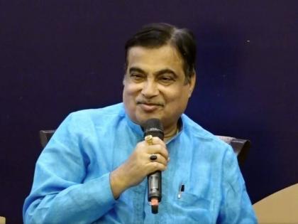 Become a job giver not a job seeker Nitin Gadkari's advice to students | नोकरी मागणारे नव्हे तर नोकरी देणारे बना! नितीन गडकरी यांचा विद्यार्थ्यांना सल्ला