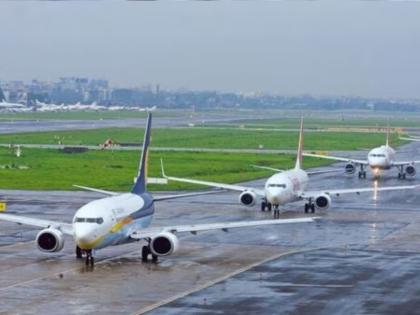 966 flights 'take off' from Mumbai every day | मुंबईतून दररोज ९६६ विमानांचे ‘टेक ऑफ’