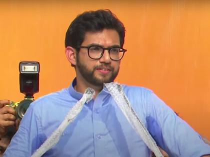 man get dizziness in morcha Aditya Thackeray stopped his speech and ask for water | मोर्चात एकाला आली भोवळ, आदित्य ठाकरेंनी थांबवलं भाषण अन्...!