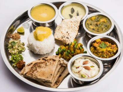 Why is home-cooked food more satisfying than fast food? Know the reason behind it! | फास्ट फूडच्या तुलनेत घरच्या जेवणात तृप्तता का जाणवते? जाणून घ्या त्यामागील कारण!