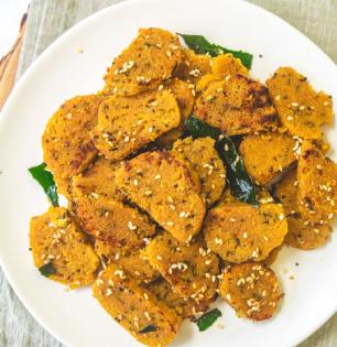 Food Recipe: घरचे दुधीभोपळ्याला नाक मुरडतात? करून बघा चटपटीत दुधी मुठीया!