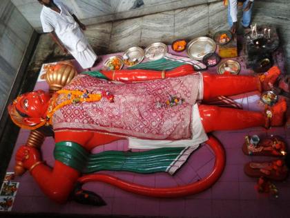 Hanuman Puja: The practice of applying vermilion all over Hanuman's body started because of 'this' reason! | Hanuman Puja: 'सिंदूर' केवळ शृंगार नाही तर विश्वासाचे प्रतीक; हनुमंतालाही त्याचे लेपन करण्याचे कारण... Hanuman Puja: The practice of applying vermilion all over Hanuman's body started because of 'this' reason! | Hanuman Puja: 'सिंदूर' केवळ शृंगार नाही तर विश्वासाचे प्रतीक; हनुमंतालाही त्याचे लेपन करण्याचे कारण...