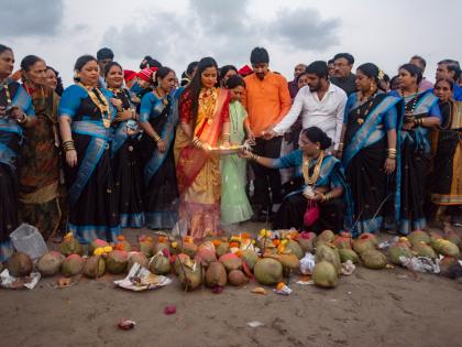 Shravan Purnima 2025: Why is Shreephal offered to the sea on Coconut Purnima? There is 'this' special reason behind it! | Shravan Purnima 2025: नारळी पौर्णिमेला समुद्राला श्रीफळ का अर्पण करतात? त्यामागे आहे 'हे' विशेष कारण! Shravan Purnima 2025: Why is Shreephal offered to the sea on Coconut Purnima? There is 'this' special reason behind it! | Shravan Purnima 2025: नारळी पौर्णिमेला समुद्राला श्रीफळ का अर्पण करतात? त्यामागे आहे 'हे' विशेष कारण!