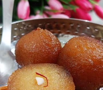 Gulabjamun Recipe: ना मावा- ना मिल्क पावडर; घरच्या साहित्यात १५ मिनिटांत करा फर्स्ट क्लास गुलाबजाम 