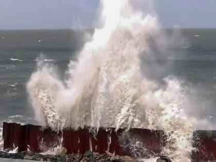 Cyclone Tej is roaring in the Arabian Sea an alert has been issued by the Meteorological Department | Cyclone Tej Alert: अरबी समुद्रात घोंघावतंय 'तेज' चक्रीवादळ, हवामान विभागाकडून अलर्ट जारी