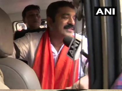 BJP leader Ram Kadam in police custody | भाजप नेते राम कदम पोलिसांच्या ताब्यात, राणेंची पोलीस ठाण्यात धाव