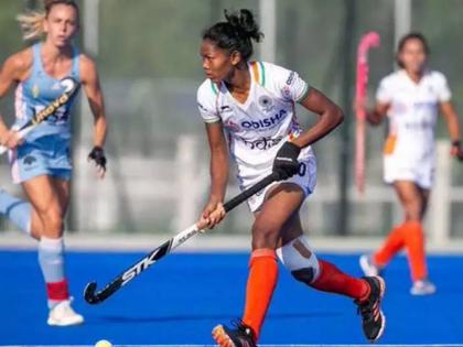 no tv set and no network indian womens hockey player salima tetes family cant watch semifinal match against argentina | गावात टीव्ही नाही अन् नेटवर्कही मिळेना... ऑलिम्पिकमध्ये खेळणाऱ्या सलिमाचा सामना कुटुंबीयांना पाहता येईना!