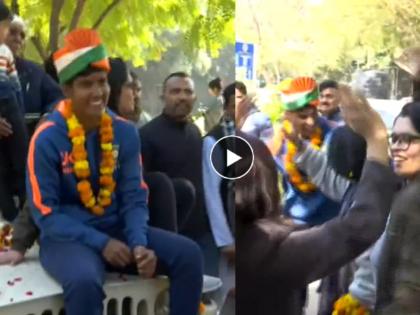 Indian u19 women cricket team world champions of T20 World Cup dance on jeep receives grand welcome from fans family friends video viral | U19 T20 World Cup World Champions Video: कुणी चालत्या जीपवर धरला ठेका, कुणाचा भररस्त्यात डान्स; वर्ल्ड चॅम्पियन्सचं जल्लोषात स्वागत