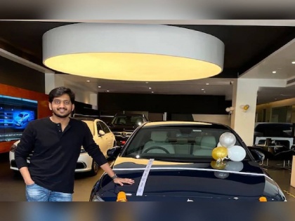 marathi actor amey wagh buy a new car mercedes a class limousine on his birthday | 'पुढचा प्रवास खडतर असेल तर...'; अमेयची साथ द्यायला घरी आला नवा पाहुणा