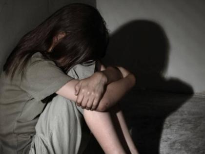 Seven year old girl sexually abused by a neighbor in navi mumbai | ऑनलाईन शिक्षणासाठी मोबाईल देण्याचा बहाणा; सात वर्षीय मुलीवर शेजाऱ्याकडून लैंगिक अत्याचार