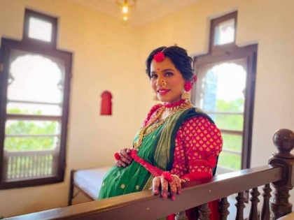 marathi actress urmila nimbalkar share post for her husband | 'त्याला लाज नाही वाटत'; उर्मिला निंबाळकरची पोस्ट चर्चेत