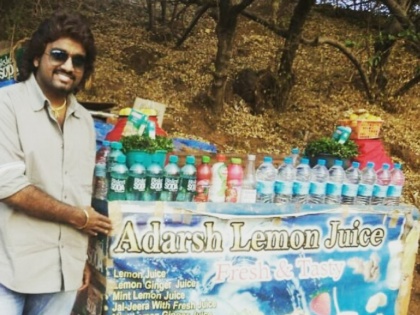 Marathi Singer Adarsh Shinde Share His Old Photo Standing Beside A Juice Center In Mahabaleshwar | आधी पेट्रोल पंप आता ज्यूस सेंटर; आदर्श शिंदेने सुरु केला नवा व्यवसाय? म्हणाला...