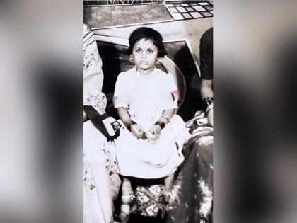 famous Marathi actress Hemangi Kavi's childhood photo | फोटोत दिसणाऱ्या गोड मुलीला ओळखलं का? आज आहे प्रसिद्ध मराठी अभिनेत्री