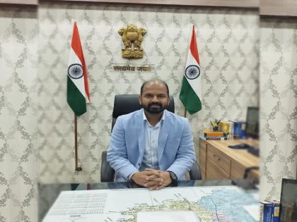 New Collector Ajit Kumhar assumed charge | नवे जिल्हाधिकारी अजित कुंभार यांनी स्वीकारला पदभार