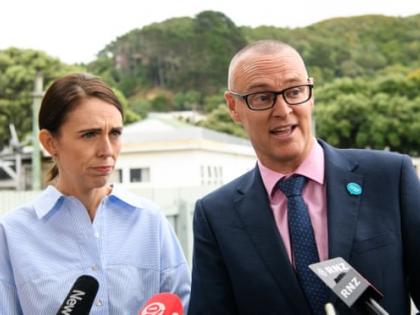 coronavirus : new-zealand-health-minister-demoted-after-beach-visit- in lockdown | लॉकडाउनमध्ये  घराबाहेर फिरायला गेलात? न्यूझीलंडच्या आरोग्यमंत्र्याला डच्चू!