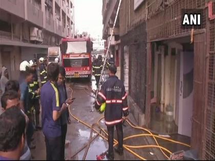 Mumbai's fire service is up! The building in Lower Parel on the morning of Sunday morning fire | मुंबईतील आगीचे सत्र सुरूच! रविवारी पहाटे लोअर परळमधील बिल्डिंगला आग